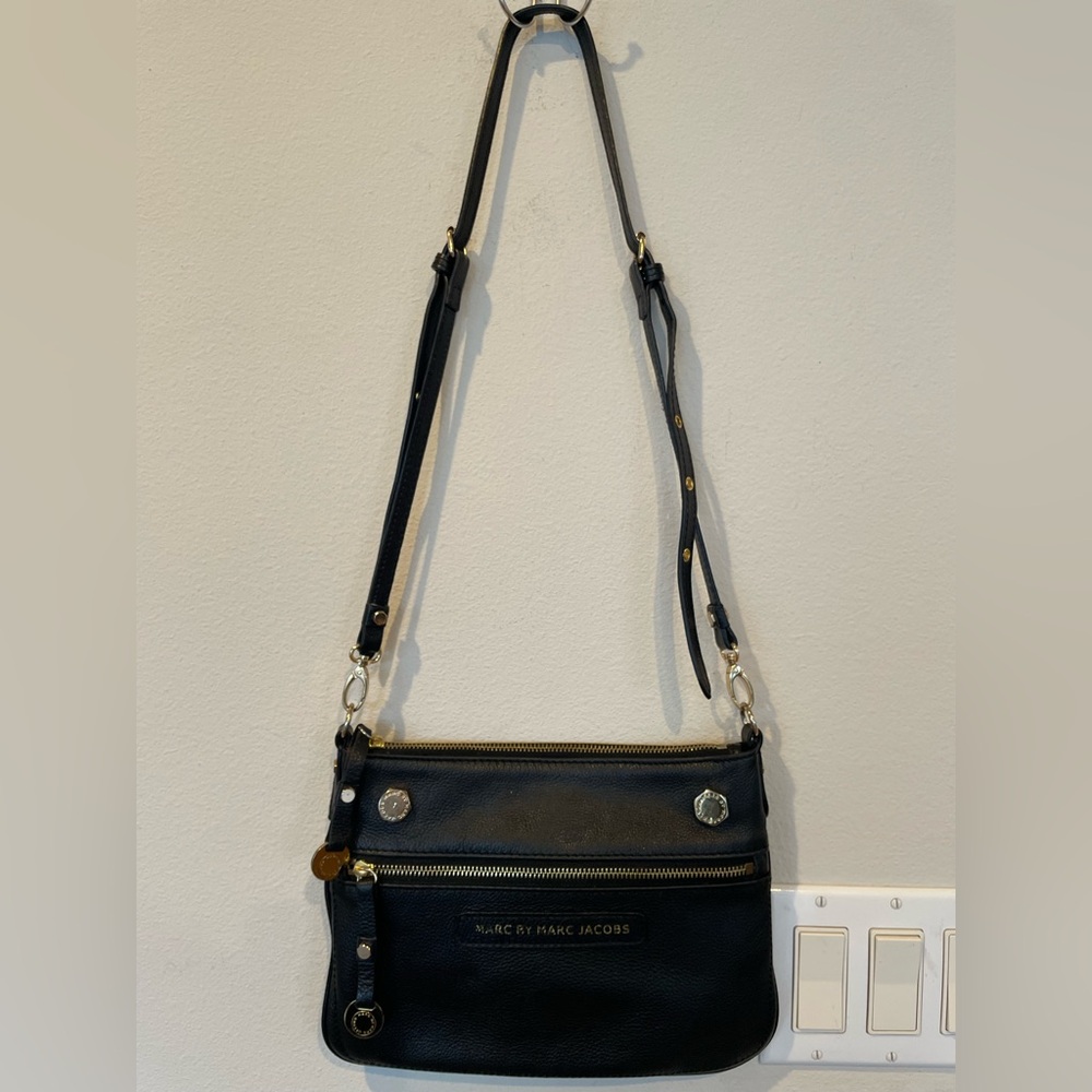 Marc by Marc Jacobs Women’s Crossbody Black Leather Gold Metal 2 Pockets Zip